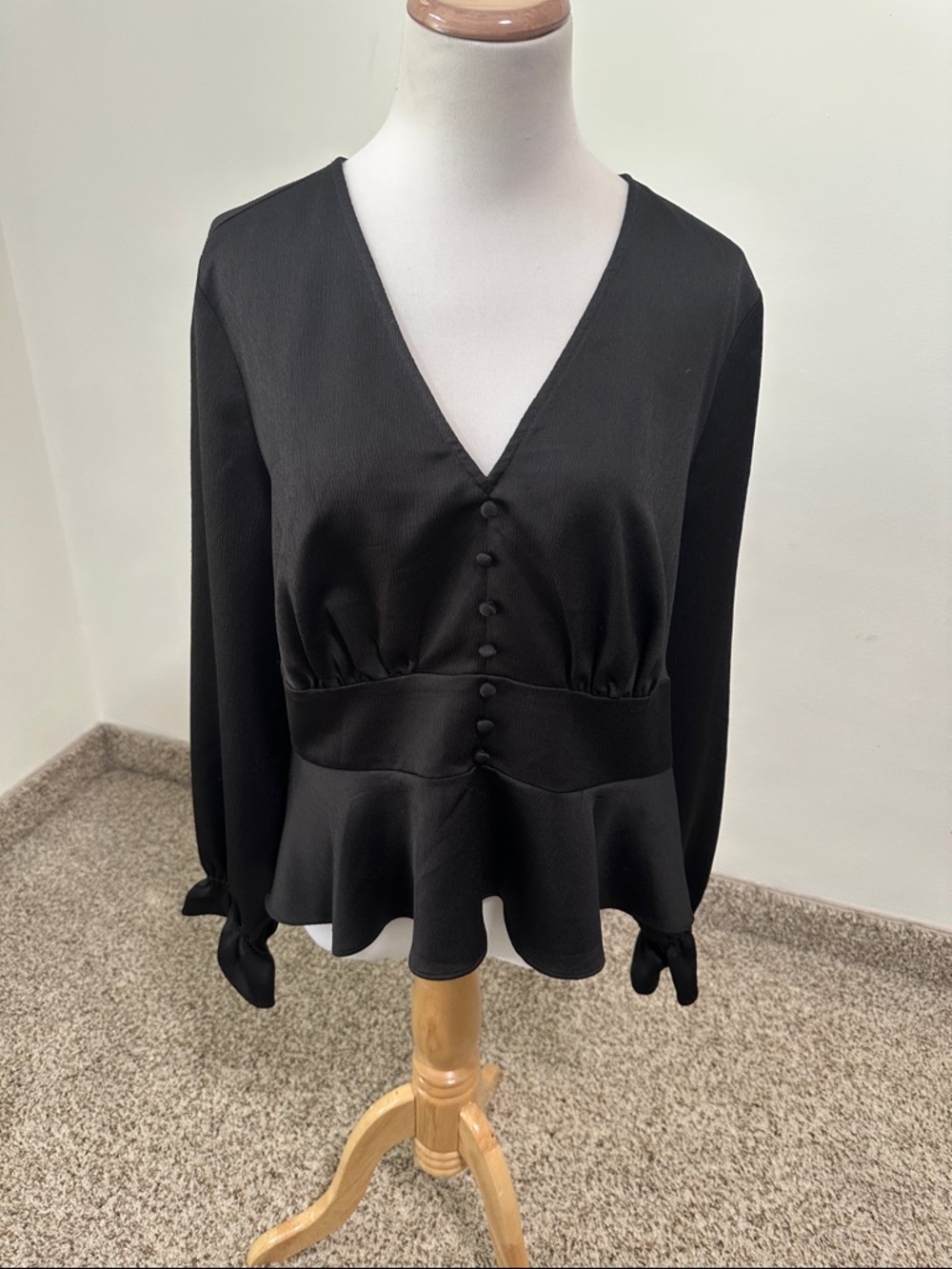 🏆 Express Satin Blouse - Picture 1 of 5